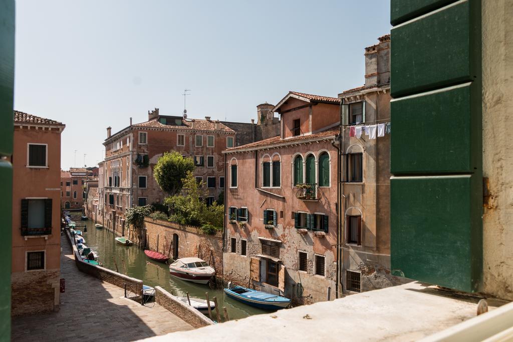 7 Windows On Venice Luaran gambar